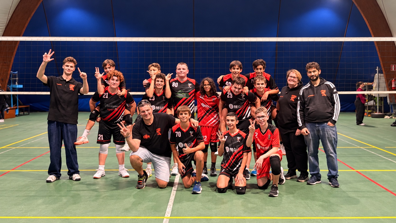 La squadra Under 15 del Crazy Volley con i coach dopo la vittoria in trasferta contro Ascor Bettolino
